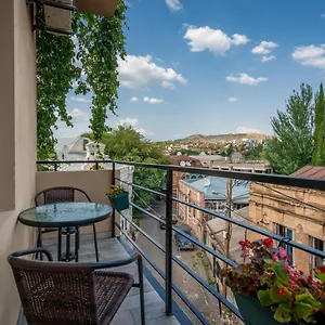 constant-tbilisi.alltbilisihotels.com/